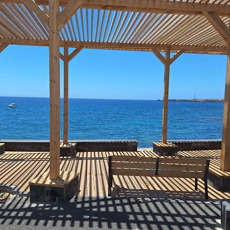 Seaside Serenity: Remote Work Retreat in Poris de Abona Exterior photo