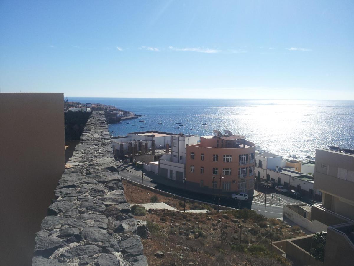 Seaside Serenity: Remote Work Retreat in Poris de Abona Exterior photo