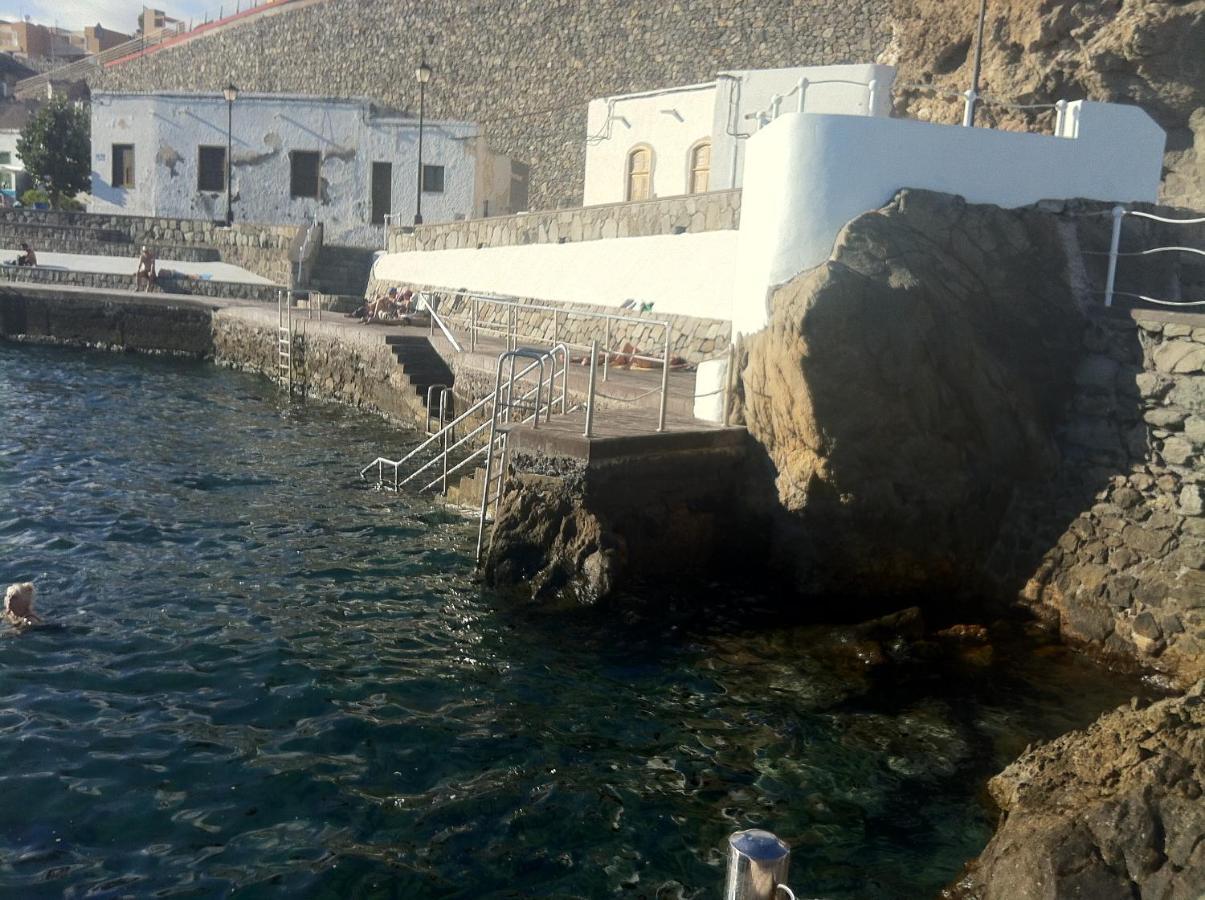 Seaside Serenity: Remote Work Retreat in Poris de Abona Exterior photo