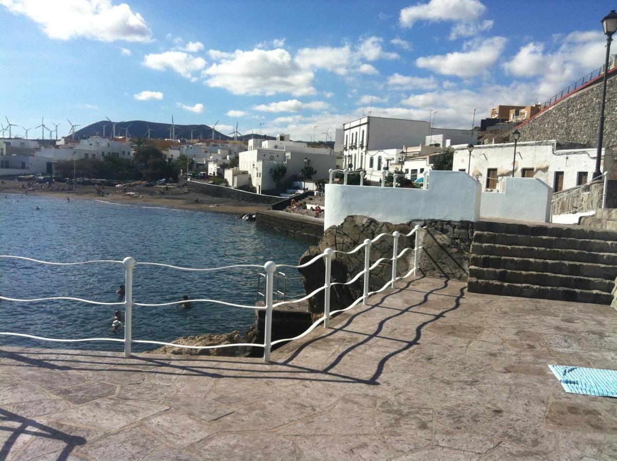 Seaside Serenity: Remote Work Retreat in Poris de Abona Exterior photo