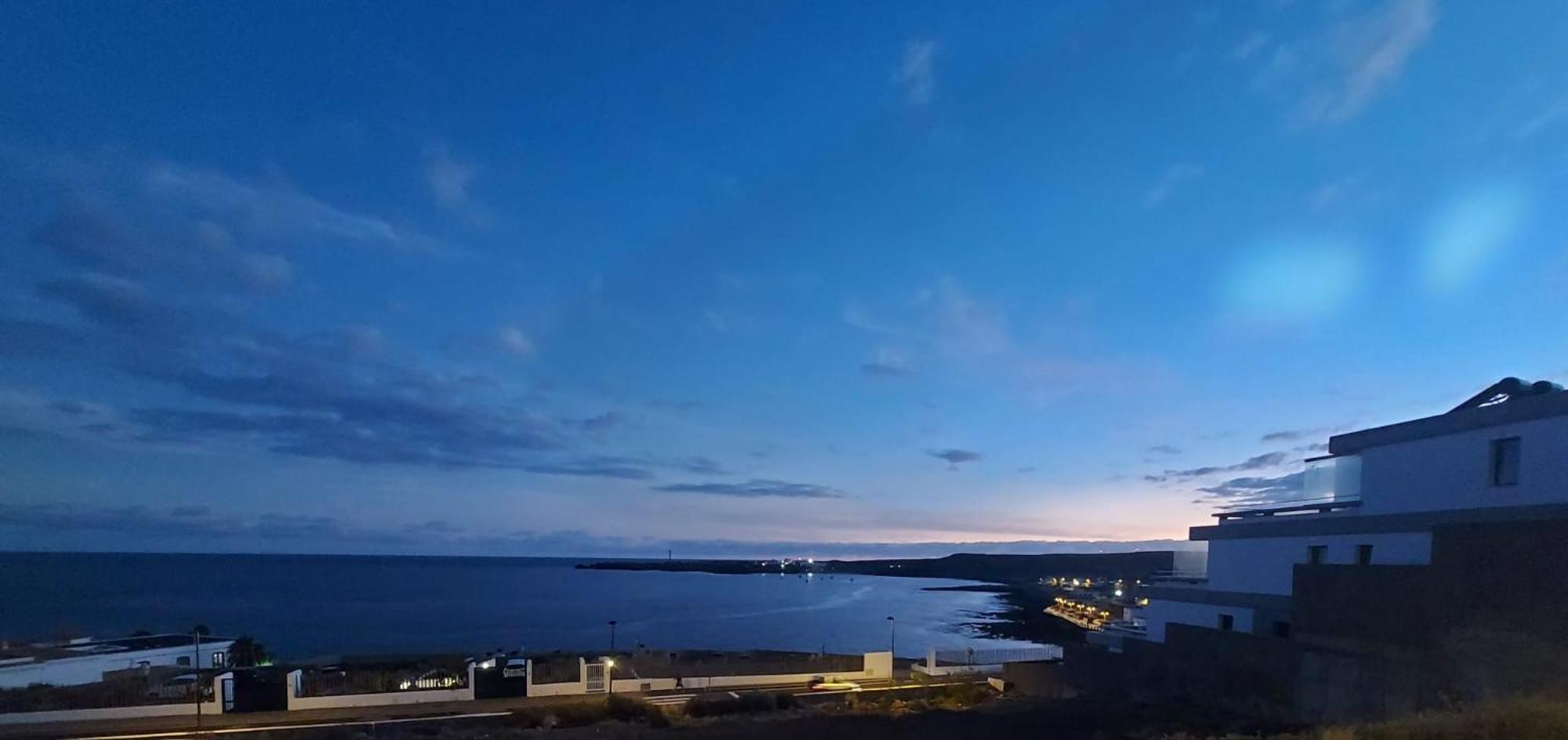 Seaside Serenity: Remote Work Retreat in Poris de Abona Exterior photo