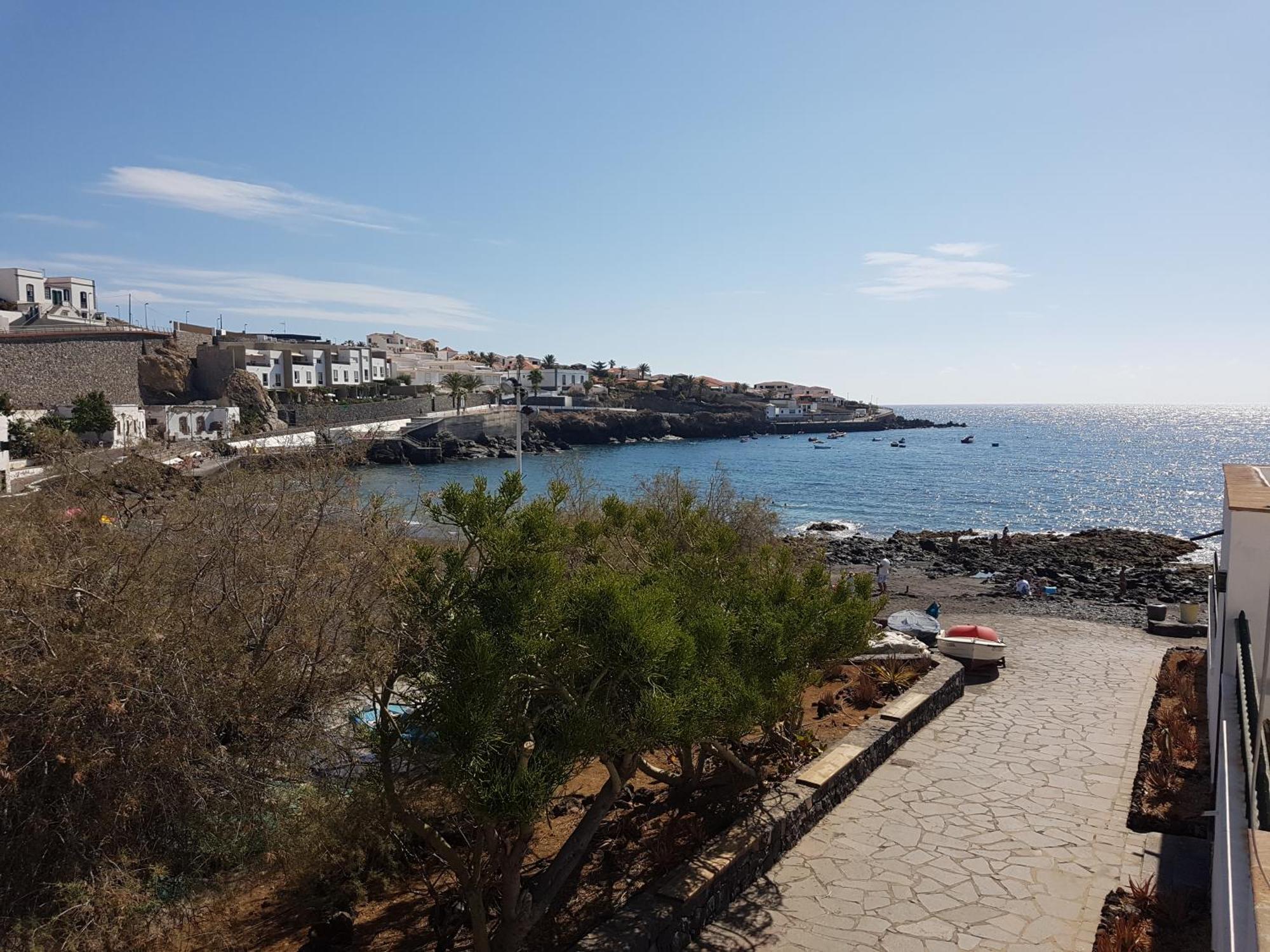 Seaside Serenity: Remote Work Retreat in Poris de Abona Exterior photo