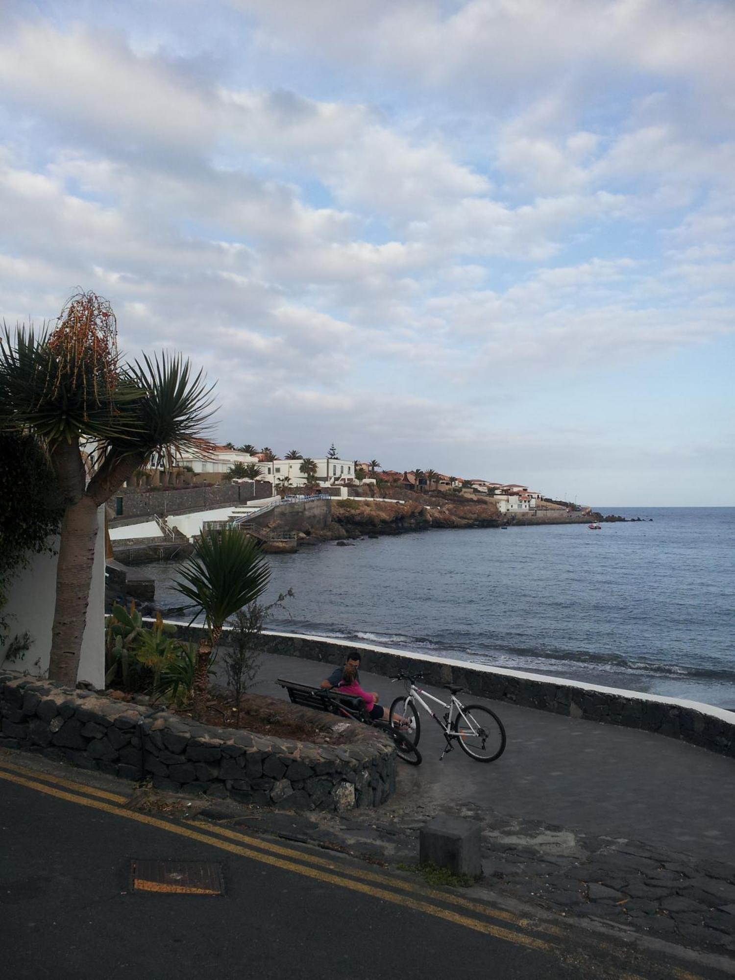 Seaside Serenity: Remote Work Retreat in Poris de Abona Exterior photo