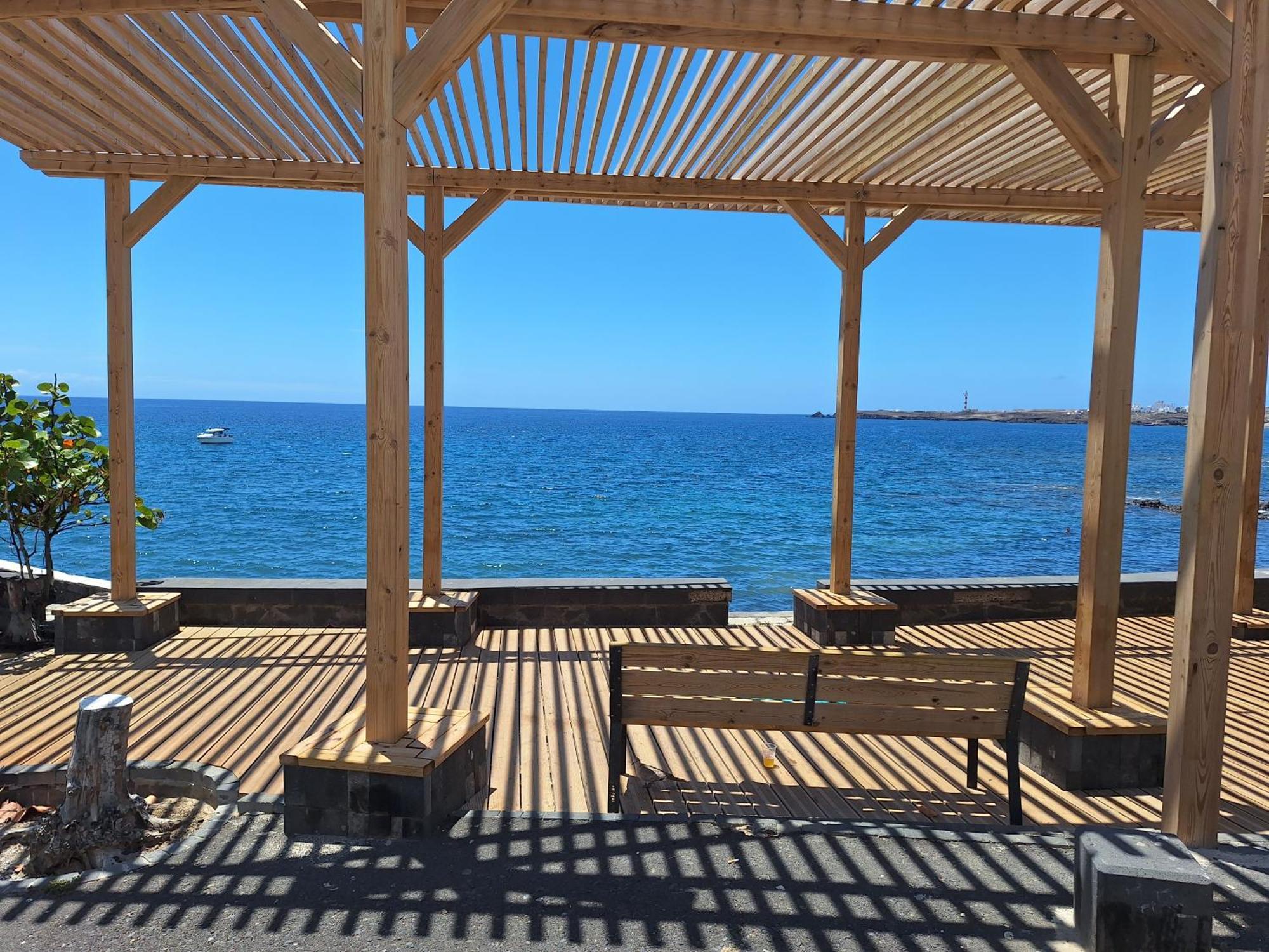 Seaside Serenity: Remote Work Retreat in Poris de Abona Exterior photo